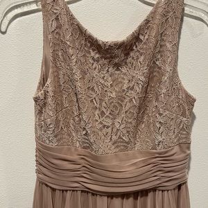 Cream Jessica Howard semi-formal dress.